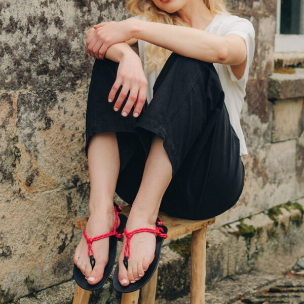 Xero Shoes Genesis Women raspberry - na stopie, na taborecie kolana ugięte