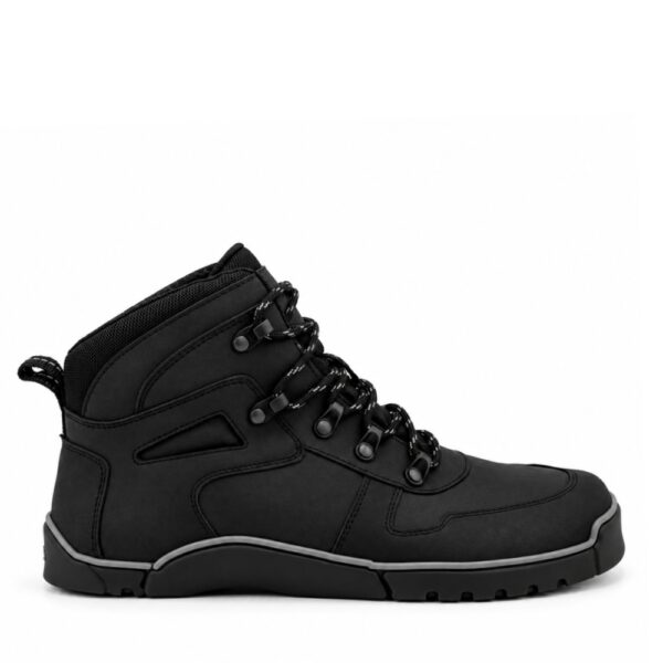 Magical Shoes Sierra black - but z boku, czubek skierowany w prawo, uszko przy pięcie