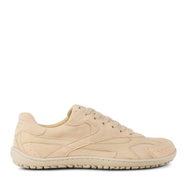 Koel Barefoot Francie Suede 3.0 beige - but z profilu na jasnym tle, widoczna cała sylwetka