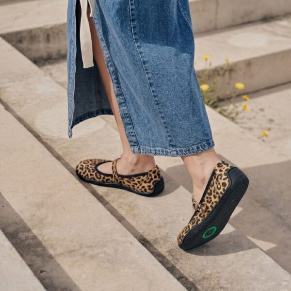 Koel Barefoot Valeria Leo