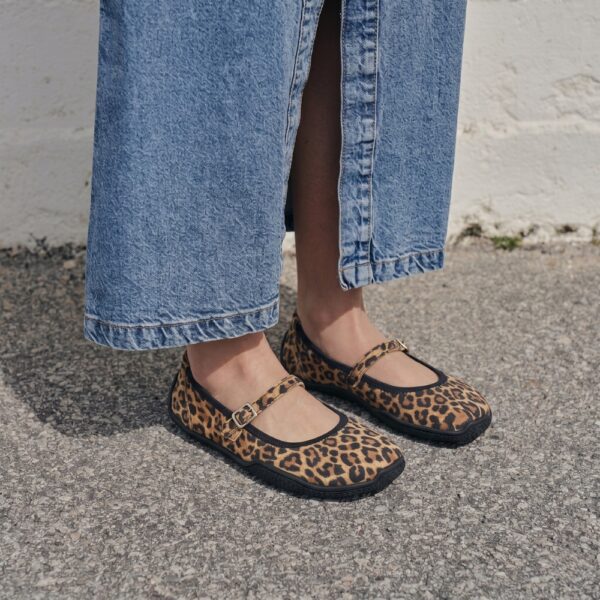 Koel Barefoot Valeria Leo
