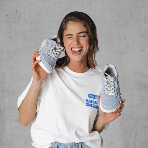Barebarics Zing Denim light blue - para, trzymane w dłoniach