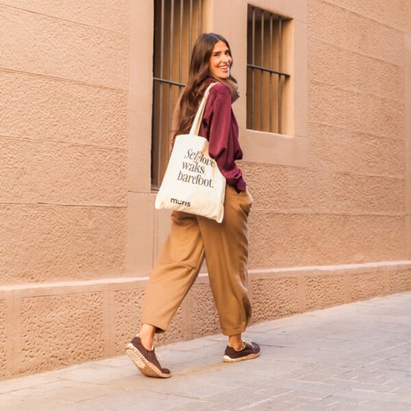 Muris Verona Women dark brown - na stopie, w trakcie chodzenia