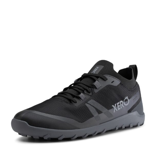 Xero Shoes Mesa Summit WP Men black - but sfotografowany pod kątem, widoczna cholewka i sznurowanie