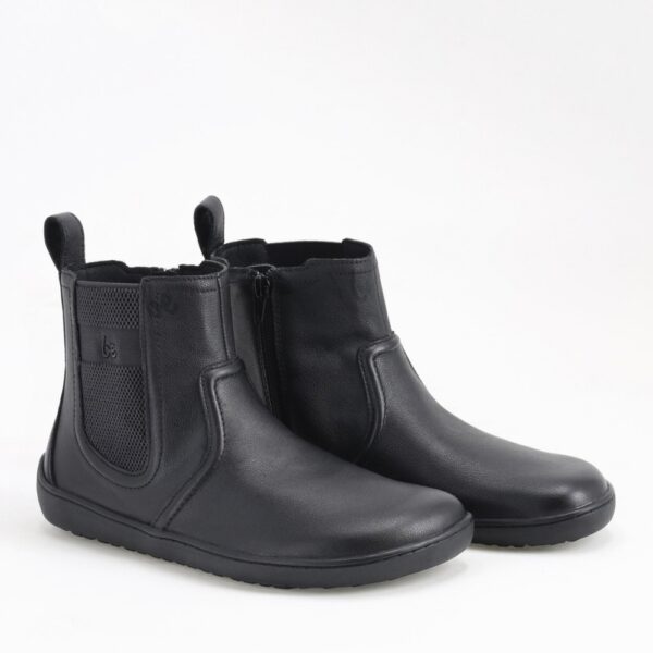 Be Lenka Allure 2.0 black - dwa buty ustawione pod kątem, widoczny zamek błyskawiczny z boku