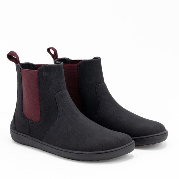 Be Lenka Entice 3.0 Vegan Black - para butów ustawiona pod kątem na tle
