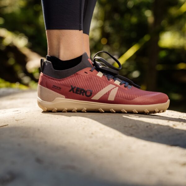 Xero Shoes Mesa Summit WP Women burnt brick - but na stopie z boku, zbliżenie na skale