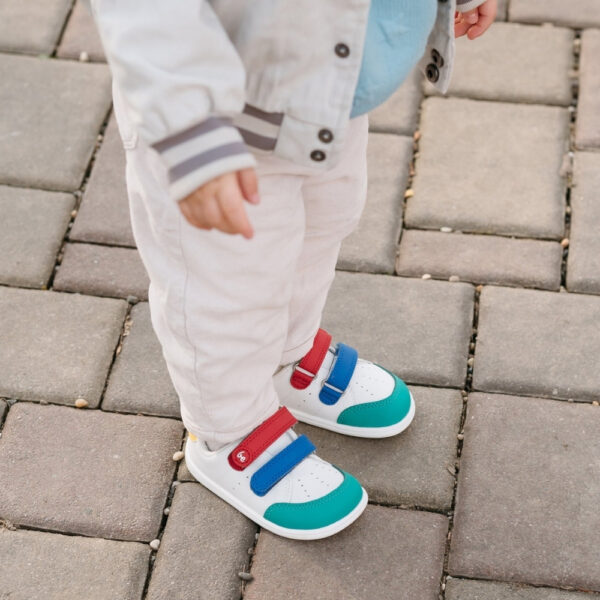 Be Lenka Energise Kids white multicolour - na stopie, stojąc na bruku