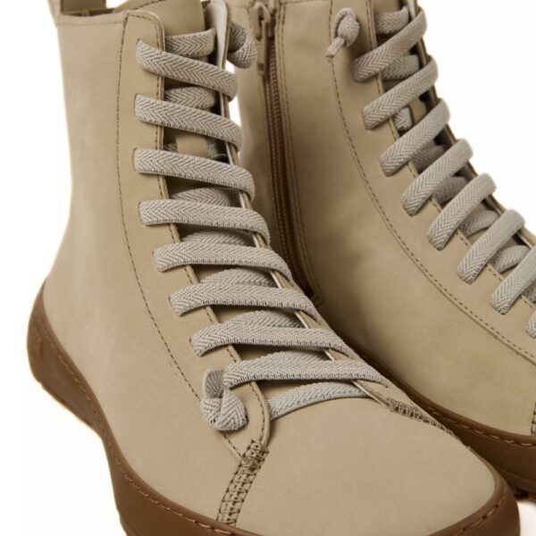 Camper Peu Serra Boot Women beige - zbliżenie na sznurowadła i noski obu butów