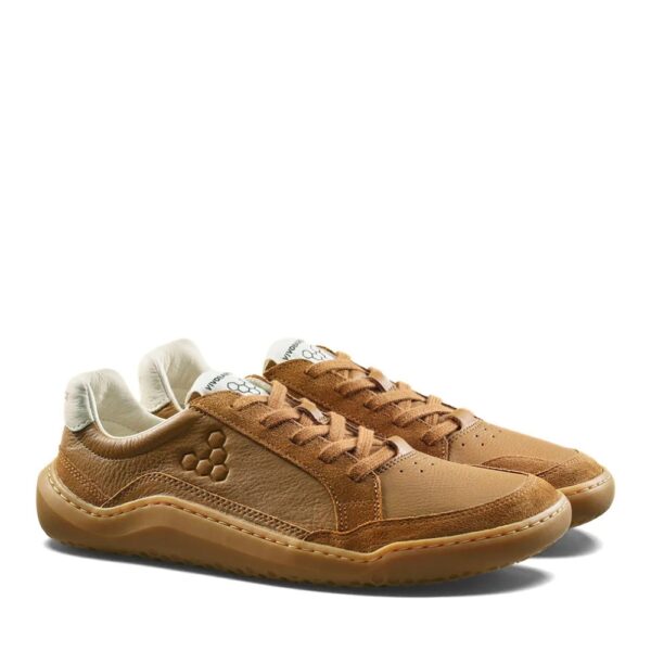 Vivobarefoot Gobi III Sneaker Leather Womens Tan - para butów ustawiona po skosie z cieniem