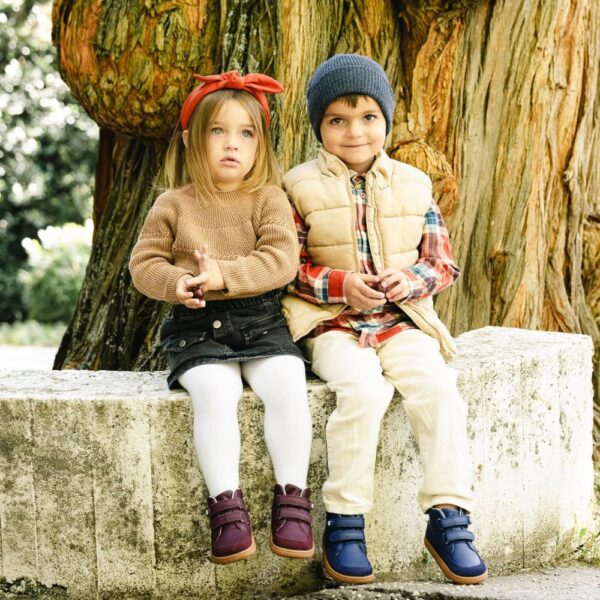 Be Lenka Elio Preschool berry - na stopie, dwoje dzieci