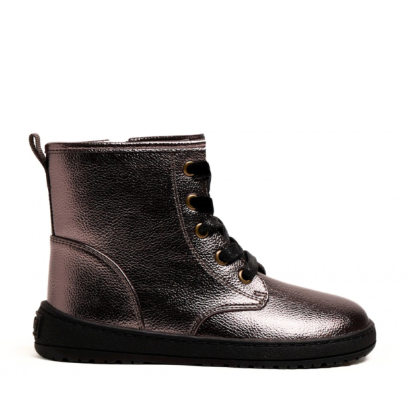 Buty barefoot MTNG Free Alask Boot Junior pink - but bokiem, widoczne sznurowanie i zamek błyskawiczny, na białym tle