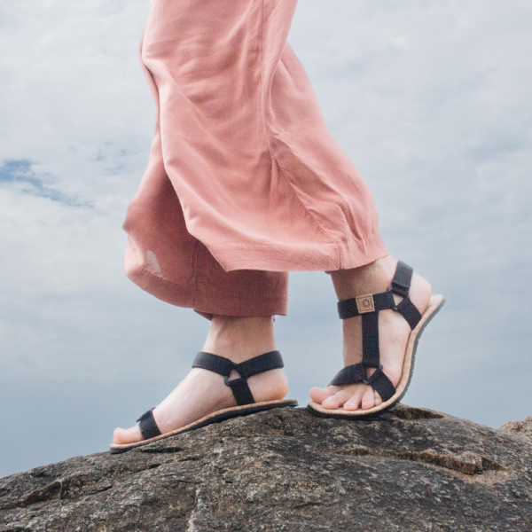 Mukishoes Solstice Black Cork - na stopie