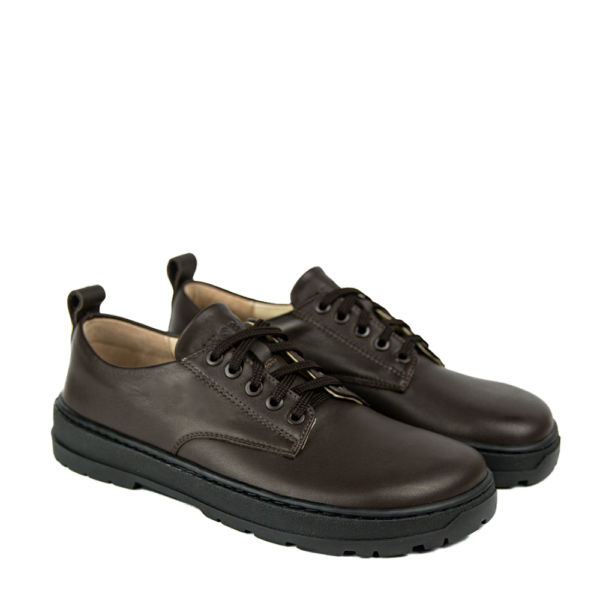 Pikobare Barefoot Oxford brown - para butów pod kątem, jeden but bliżej obiektywu niż drugi