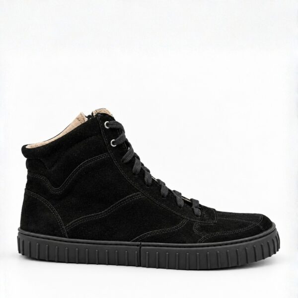 Buty barefoot Magical Shoes Terra black - but z boku, czubek skierowany w prawo