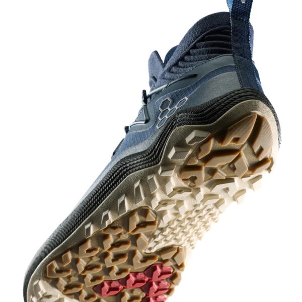 Vivobarefoot Primus Trail Flow Mid II Mens Deep Ocean - bieżnik podeszwy widziany od tyłu, uchwyt na pięcie